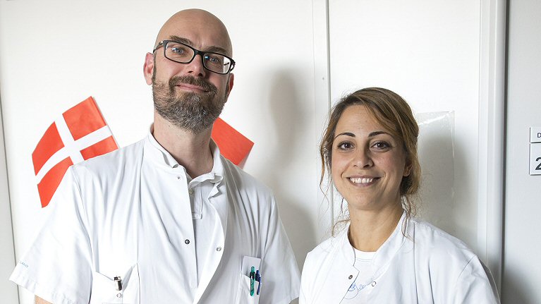 Speciallægerne Jon Waarst Gregersen fra Nyremedicinsk Afdeling og Salome Kristensen fra Gigt- og Rygmedicinsk Afdeling står i spidsen for Center for SLE og Vasculitis. Foto: Line Bloch Klostergaard, Kommunikation.