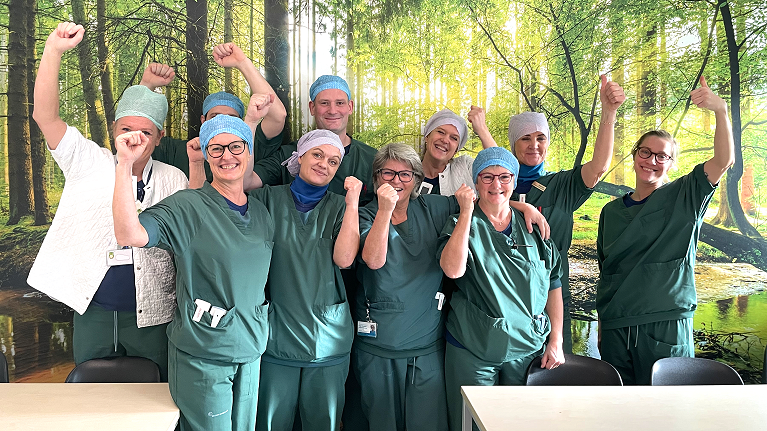 Glade medarbejdere ved Ortopædkirurgien i Farsø, som i kategorien Hoftealloplastik tegner sig for én af årets førstepladser.