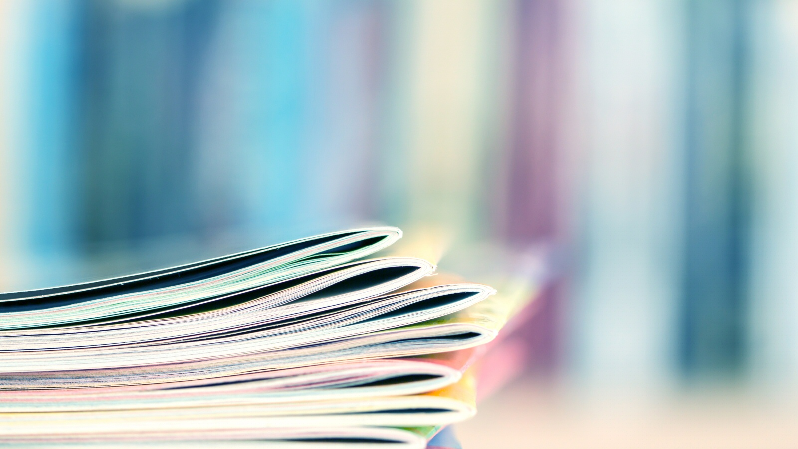 Stak med publikationer