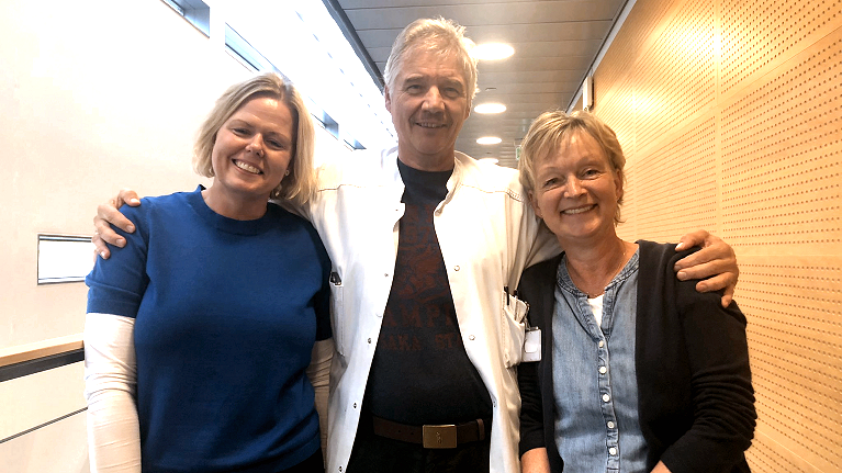 Asbjørn Mohr Drewes og fundraisere fra hospitalets fundingenhed.