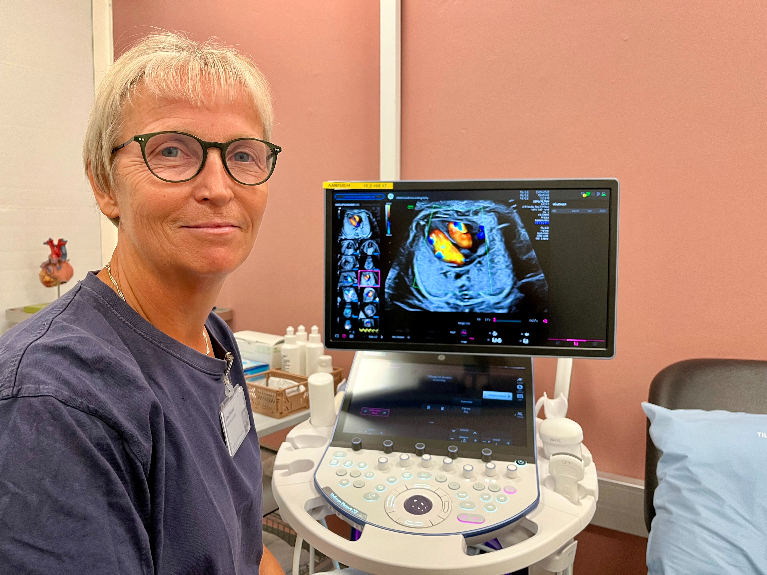 Ledende overlæge Eva Hoseth ved den nye ultralydsscanner
