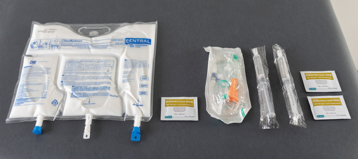 Foto af forskelligt medicinsk udstyr til port-a-cath