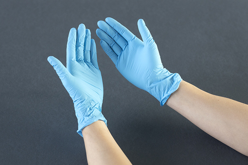 Foto af h&aelig;nder if&oslash;rt usterile handsker