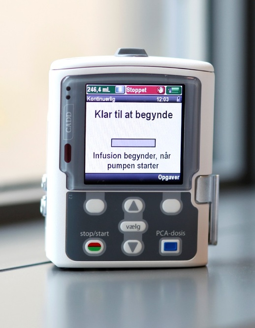 Foto af CADD-pumpe med visning af displayteksten Klar til at begynde