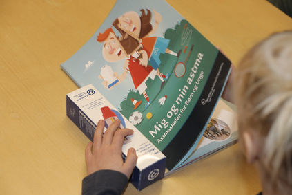 Et billede, der indeholder tekst, tøj, Ansigt, person
Indhold genereret af kunstig intelligens kan være forkert.